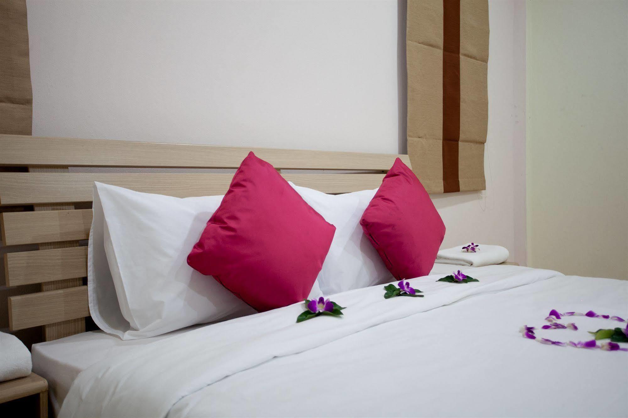 Lucky Lek Resort Rawai Exterior photo