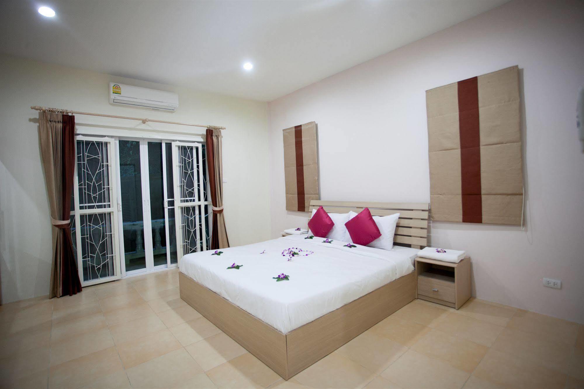 Lucky Lek Resort Rawai Exterior photo