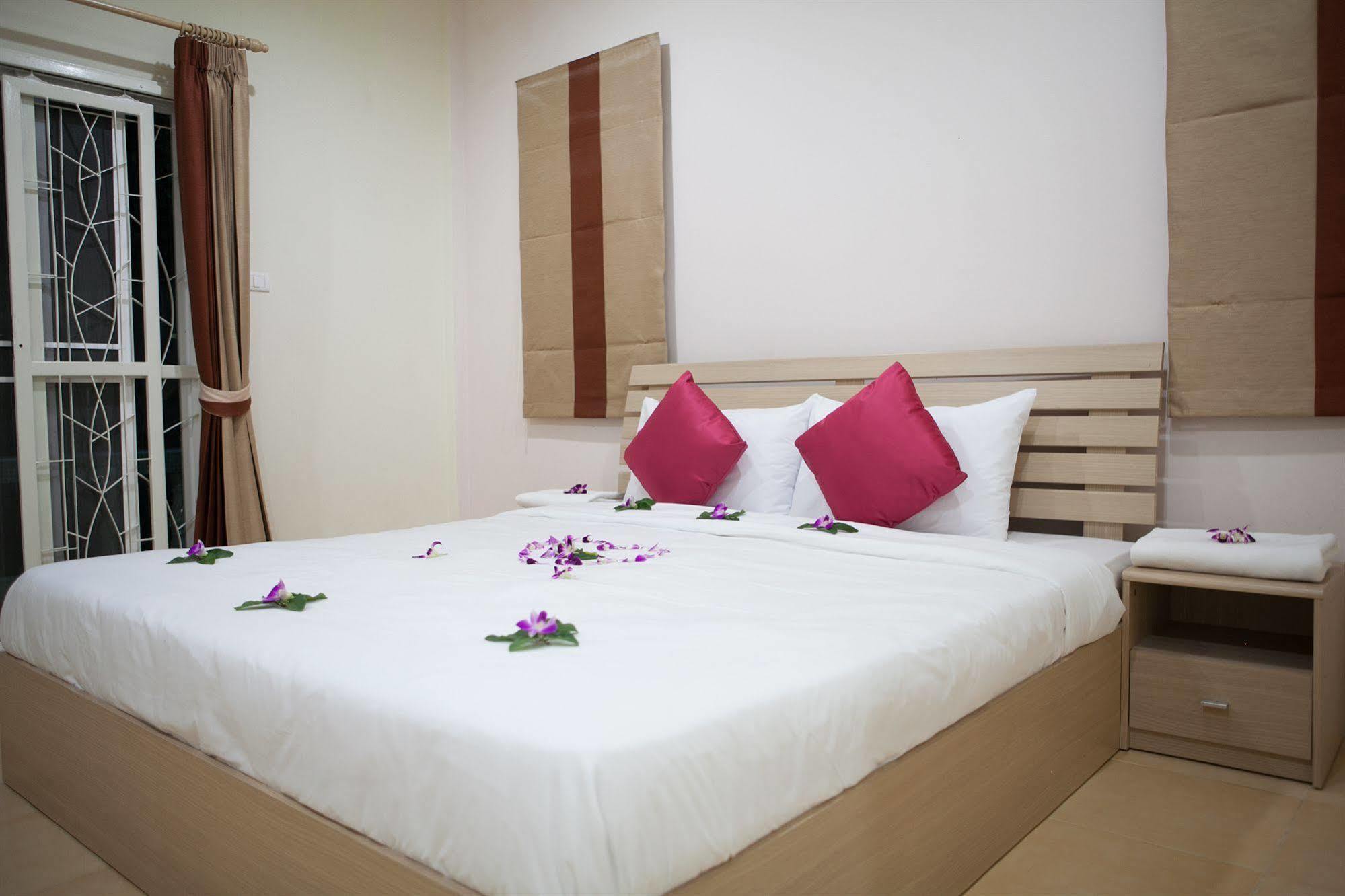 Lucky Lek Resort Rawai Exterior photo