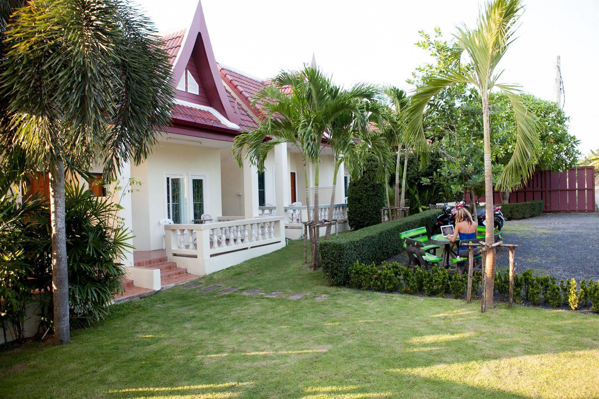 Lucky Lek Resort Rawai Exterior photo